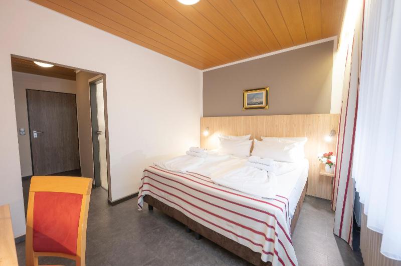 Double Room image 3