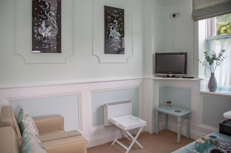 Carlton Court - image 27