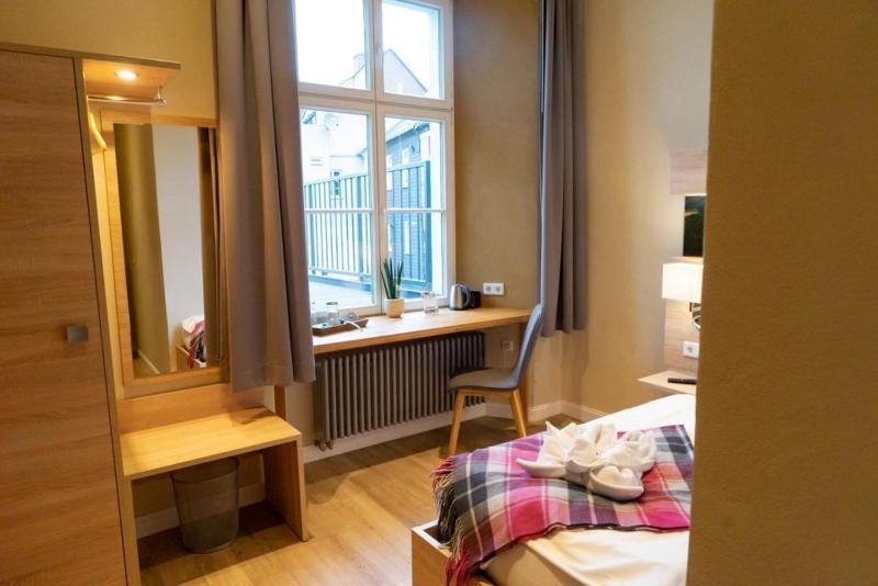 Single Room image 3
