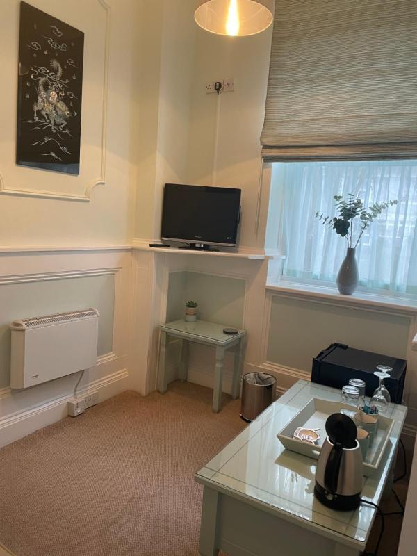 Carlton Court - image 4