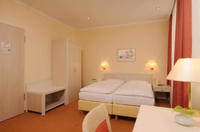 Single Room image 2