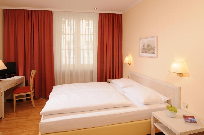 Single Room image 3
