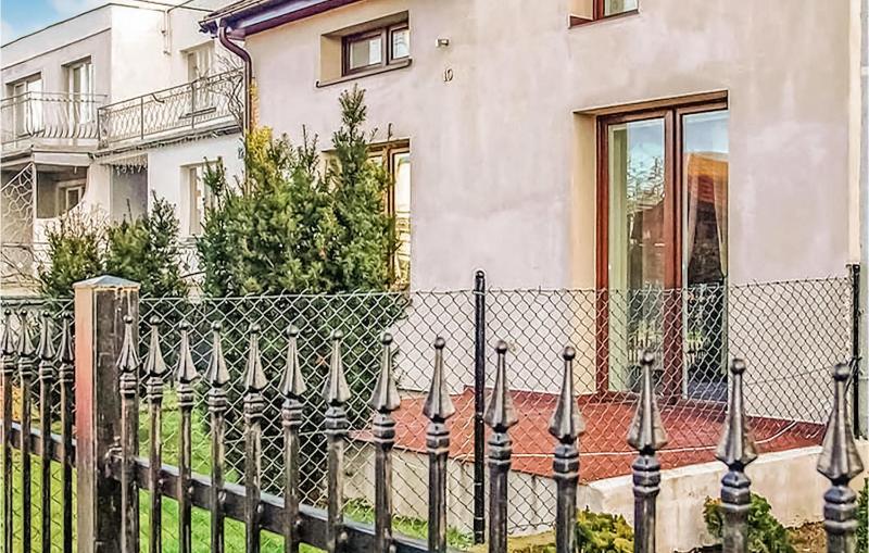 One-Bedroom Apartment image 3