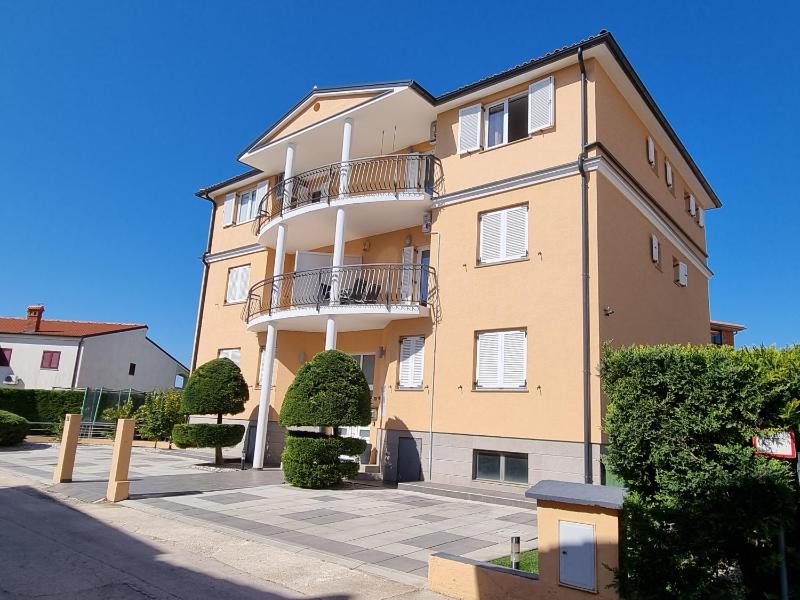 Comfort Two-Bedroom Apartment with Terrace image 1
