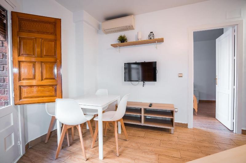 - Apartamento en el Corazón de Granada - QH Granada Centro - image 14
