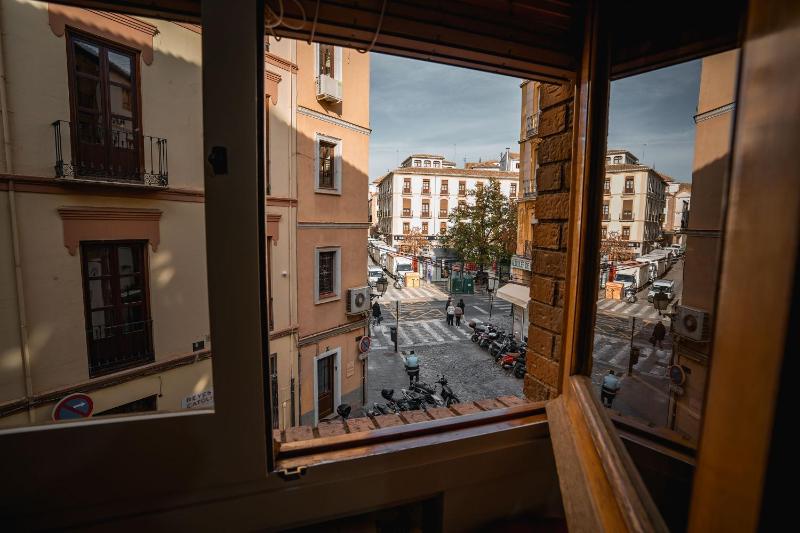 - Apartamento en el Corazón de Granada - QH Granada Centro - image 9