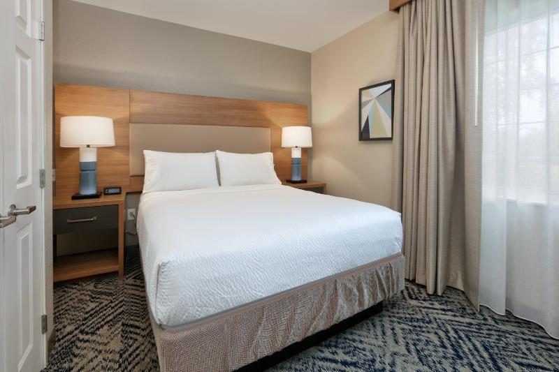 One-Bedroom Queen Suite image 2