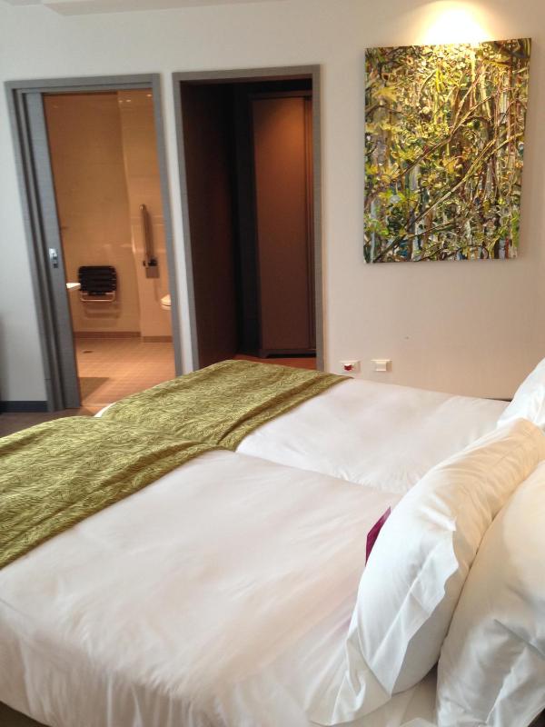 Standard Twin Room - Accessible image 3
