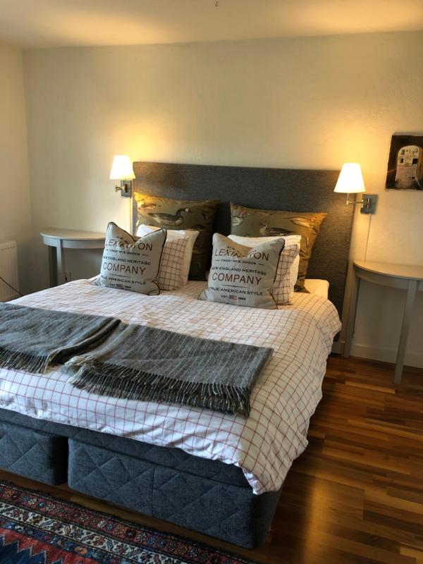 Double Room with Spa Bath image 2