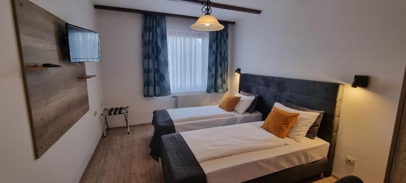 Small Double Room image 4