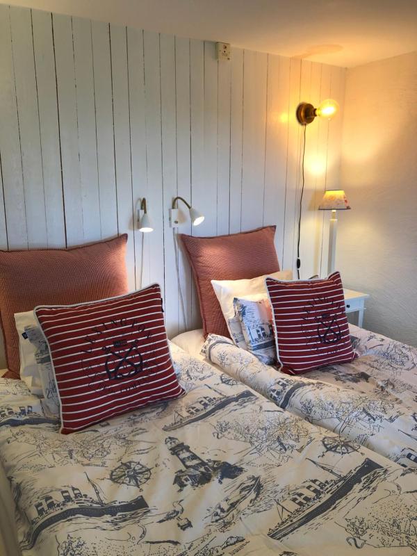 Twin Room image 1