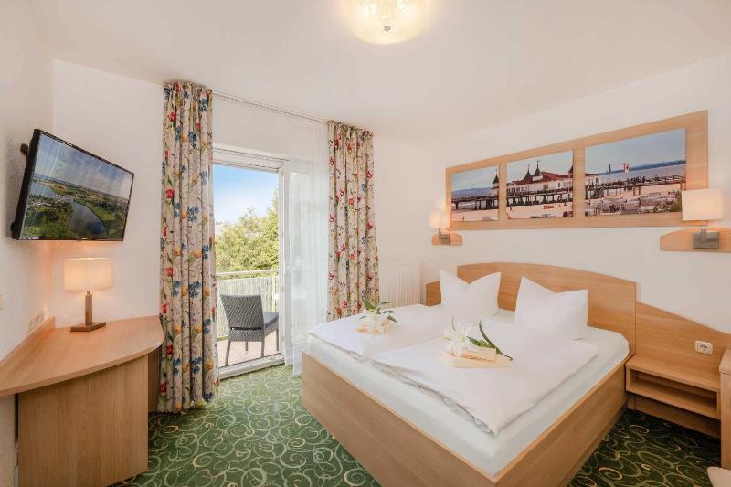 Double Room image 3