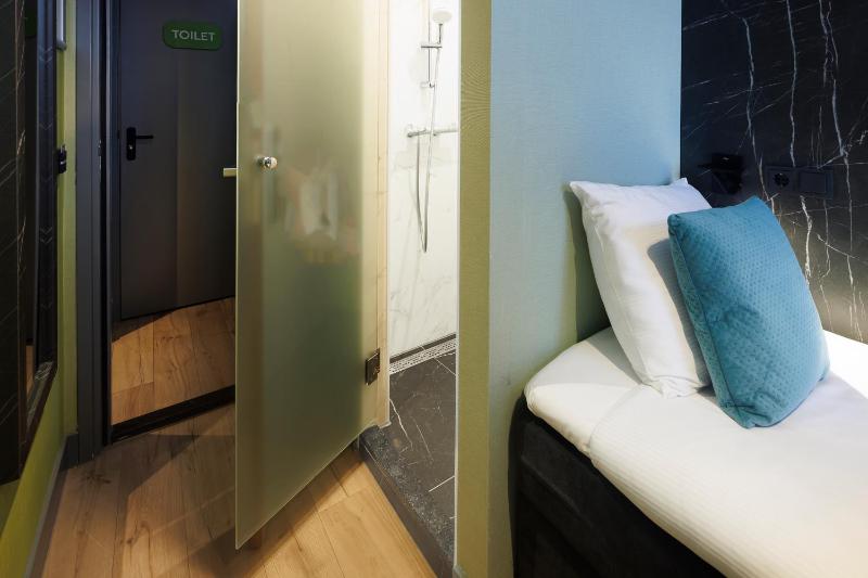 Ciao Papa Hotel Amsterdam Central Station - image 9
