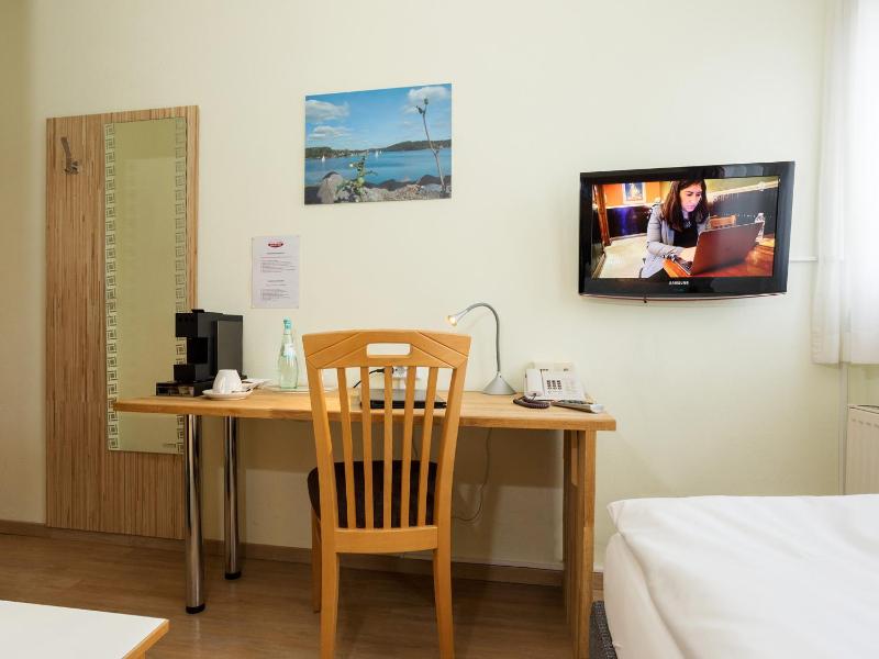 Budget Single Room image 3