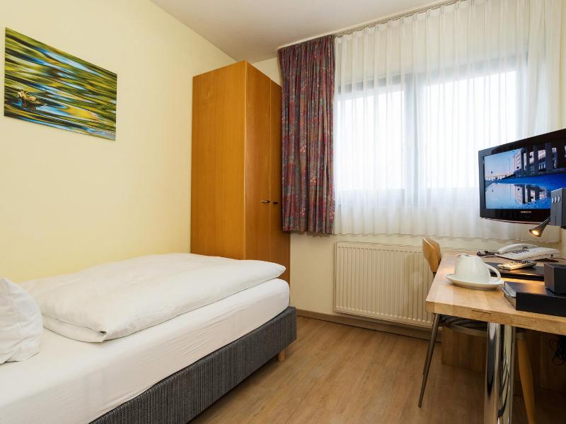 Budget Single Room image 1