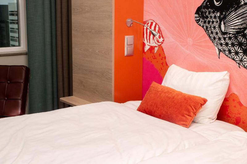 Stylish Twin Room image 4