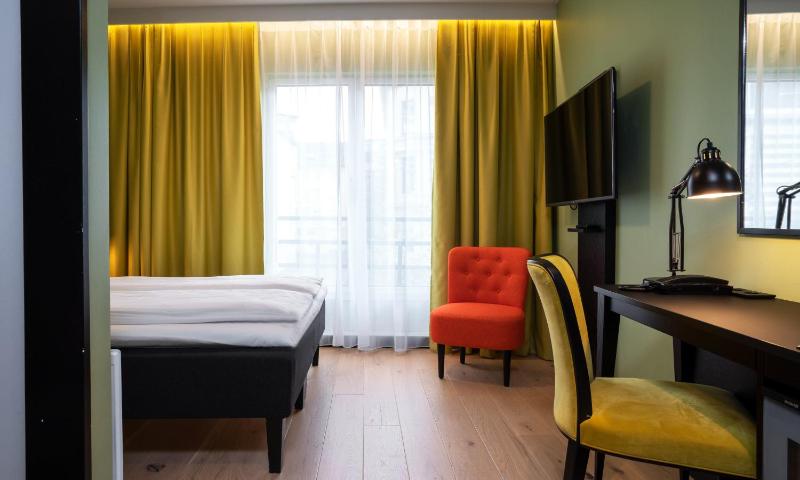 Standard Double Room image 3