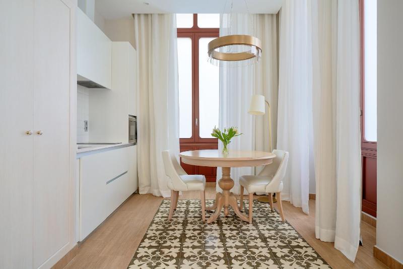 Studio Apartment image 4