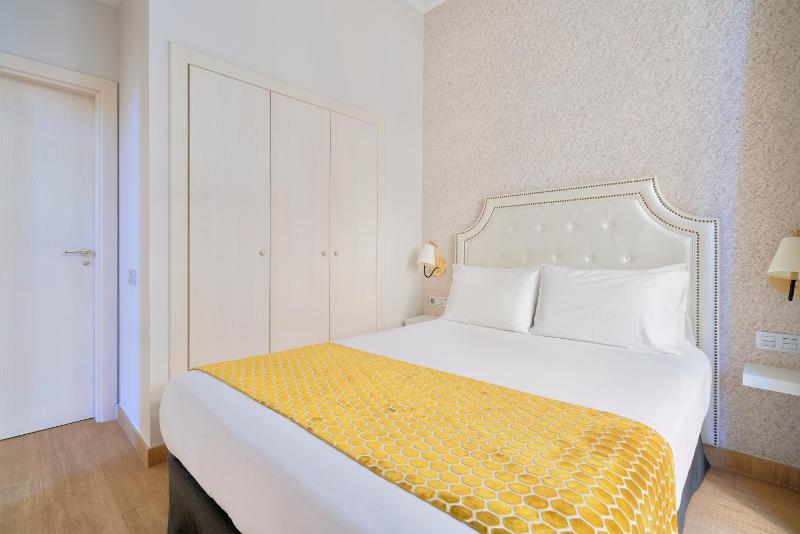 One-Bedroom Suite image 2
