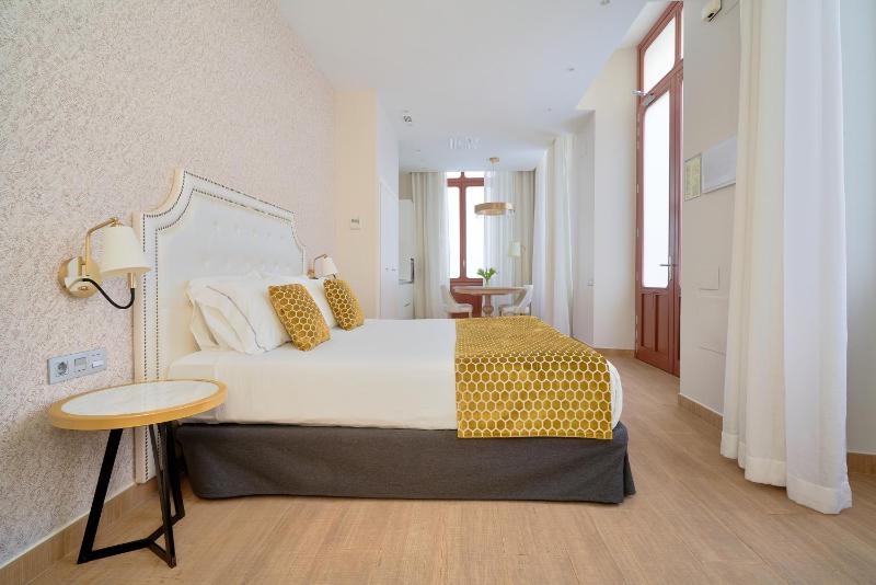 Studio Apartment image 3