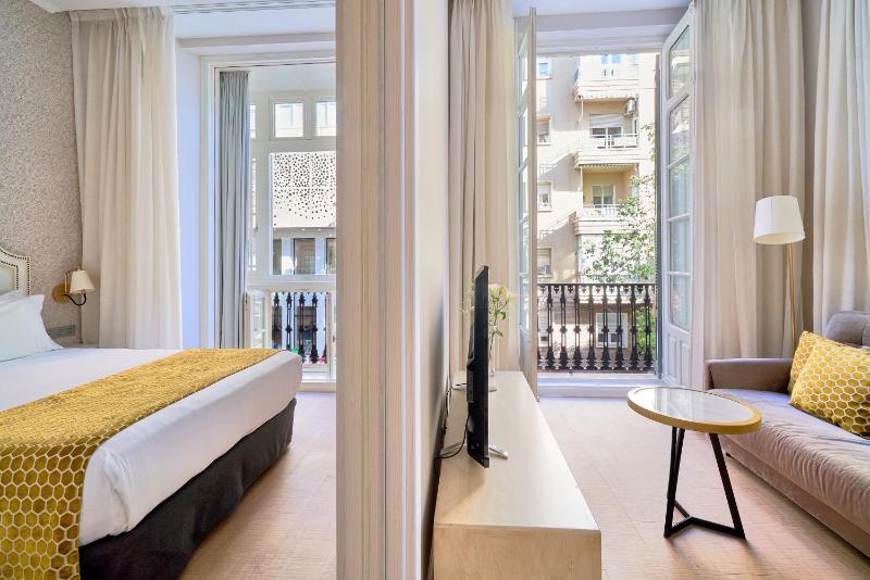 One-Bedroom Suite with Balcony image 3