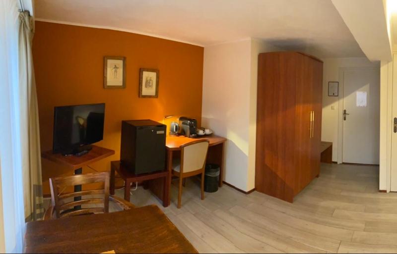 Deluxe Twin Room image 4