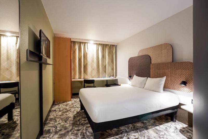 Standard Double Room image 4