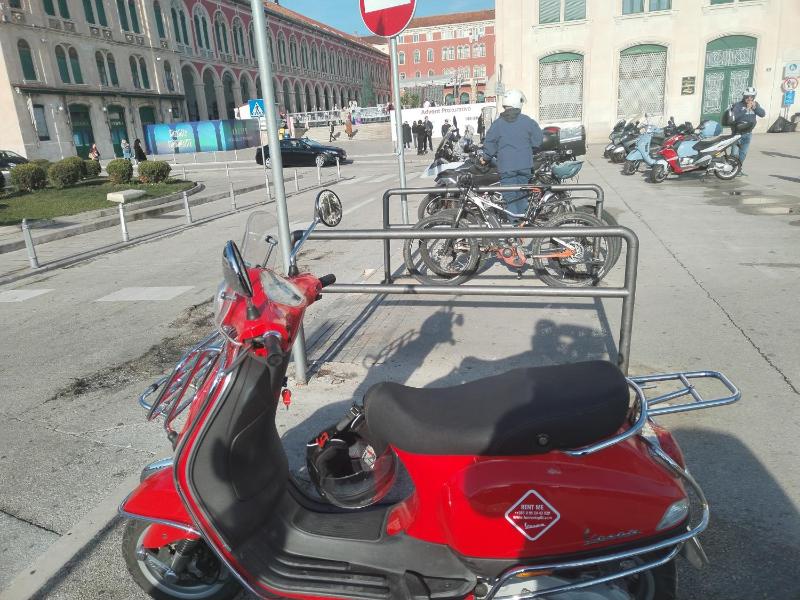 Apartment Vespa & Jacuzzi - image 14