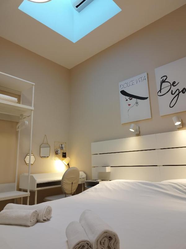 Apartment Vespa & Jacuzzi - image 9