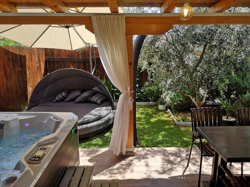 Apartment Vespa & Jacuzzi - image 2