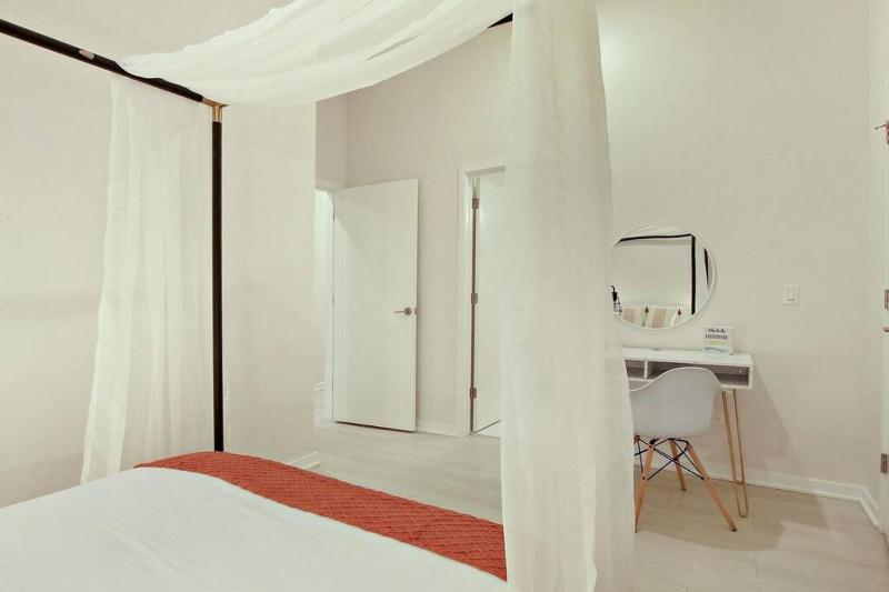 One-Bedroom Apartment image 4