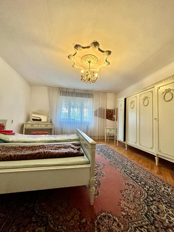 Superior Double Room with Shared Bathroom image 1