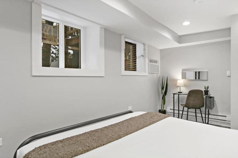 One-Bedroom Apartment image 4