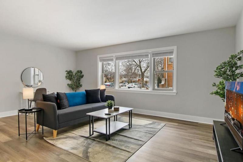 One-Bedroom Apartment image 1