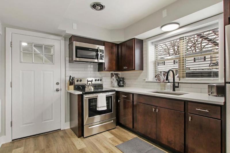 One-Bedroom Apartment image 3