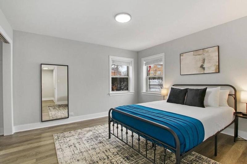 One-Bedroom Apartment image 2