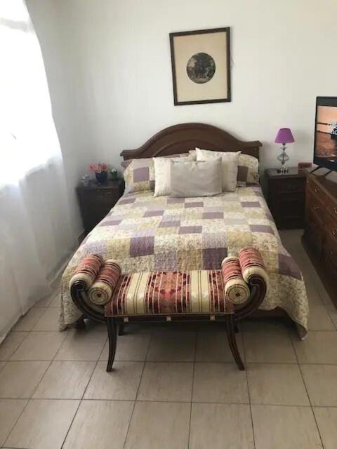 Habitaciónes privadas doble y single con baño compartido en casa familiar - image 9