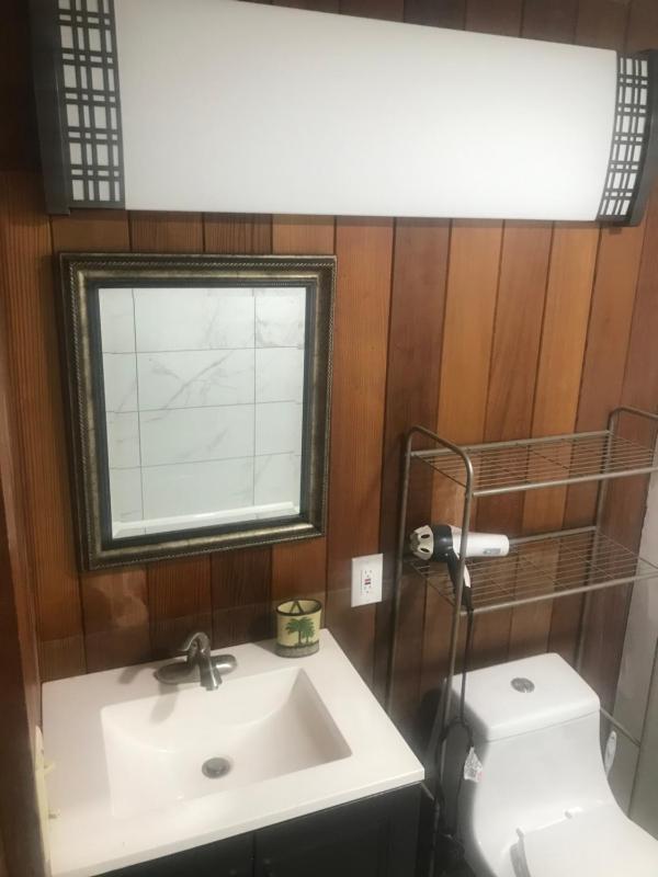 Family Studio with Air Conditioning and Private Bathroom image 2