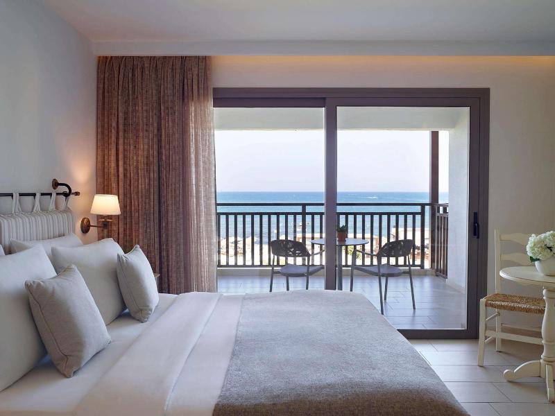 Premium Seafront Room  image 1