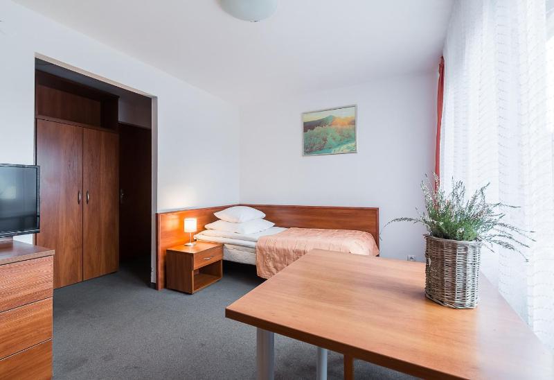 Standard Twin Room image 3