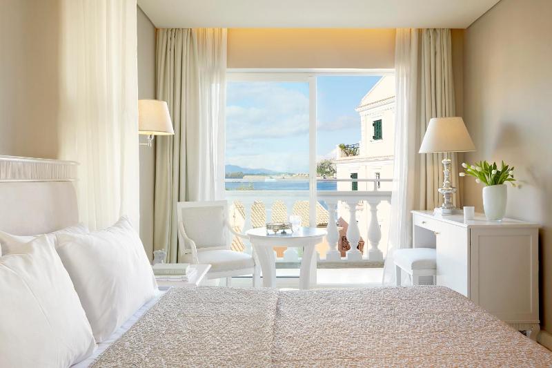 Deluxe Room Side Sea View image 1