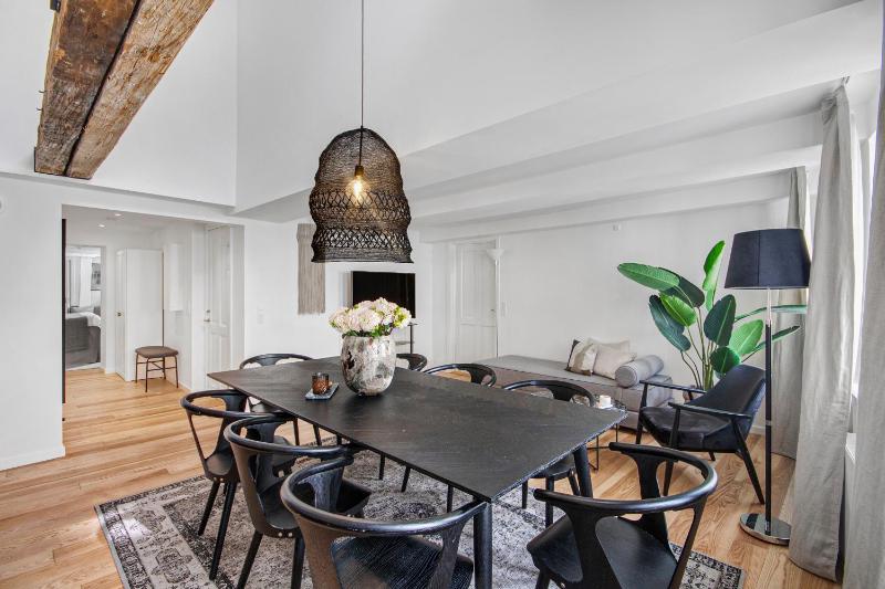 Regent 8- Great Apt with Terrace in City Centre - image 1