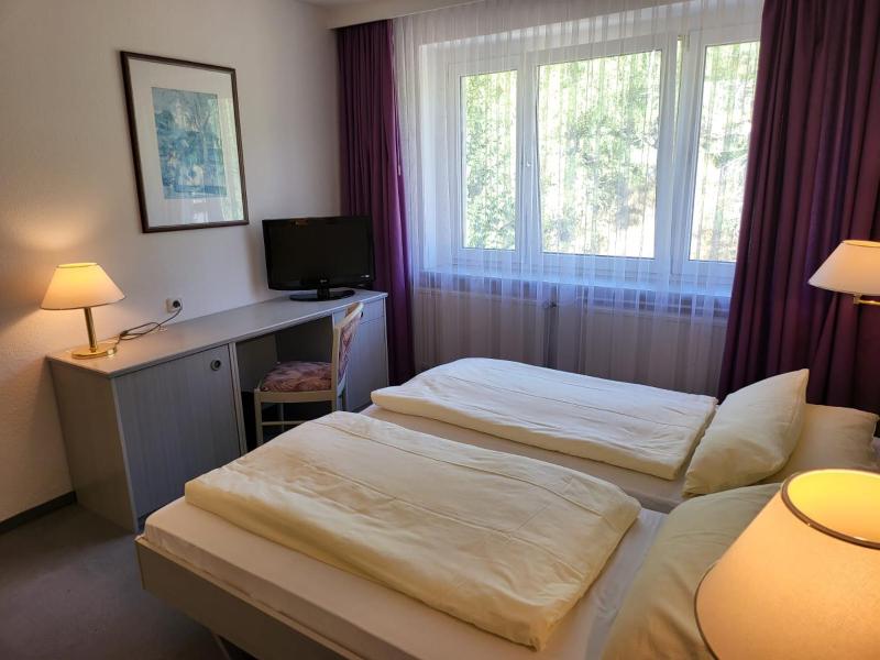 Standard Double Room image 4