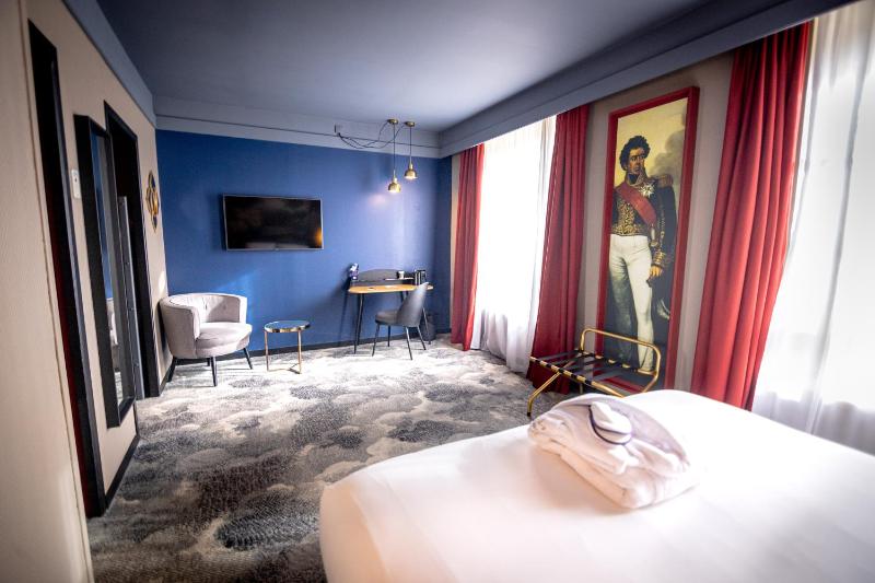 Standard Queen Room image 3