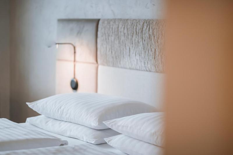 Double Room with Balcony image 3