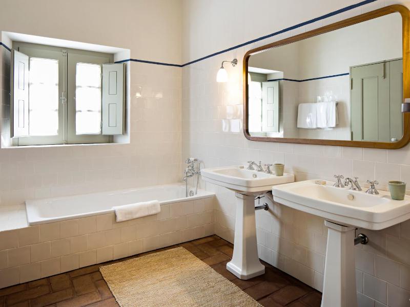 Twin or Double Room - Winery image 4