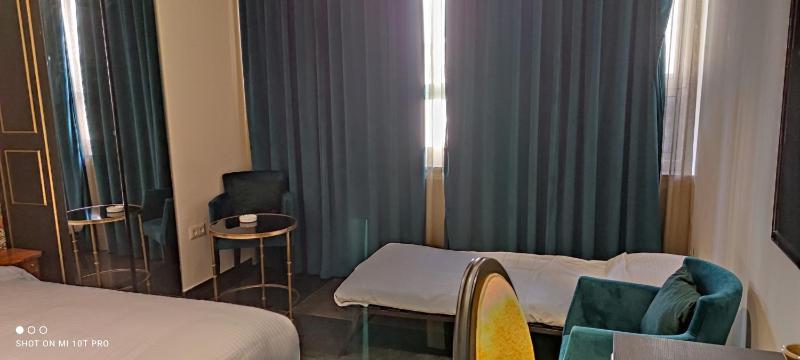 One-Bedroom Apartment image 2