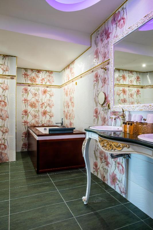 Executive Suite image 4