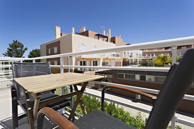 One-Bedroom Duplex Apartment image 3