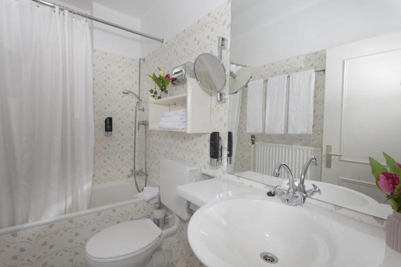 Double Room image 2